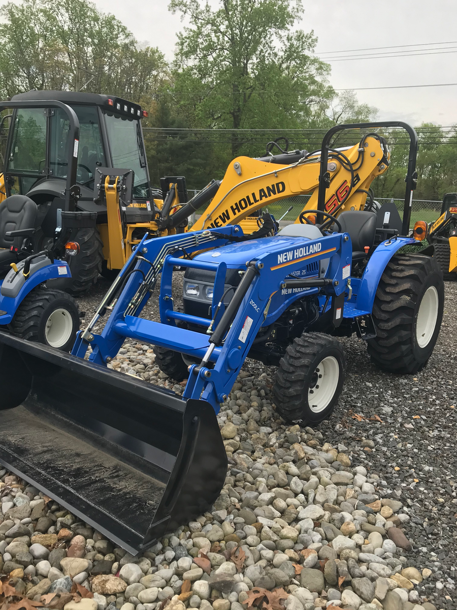 New Holland Workmaster 25 HST Tractor with 200LC Loader – Peach