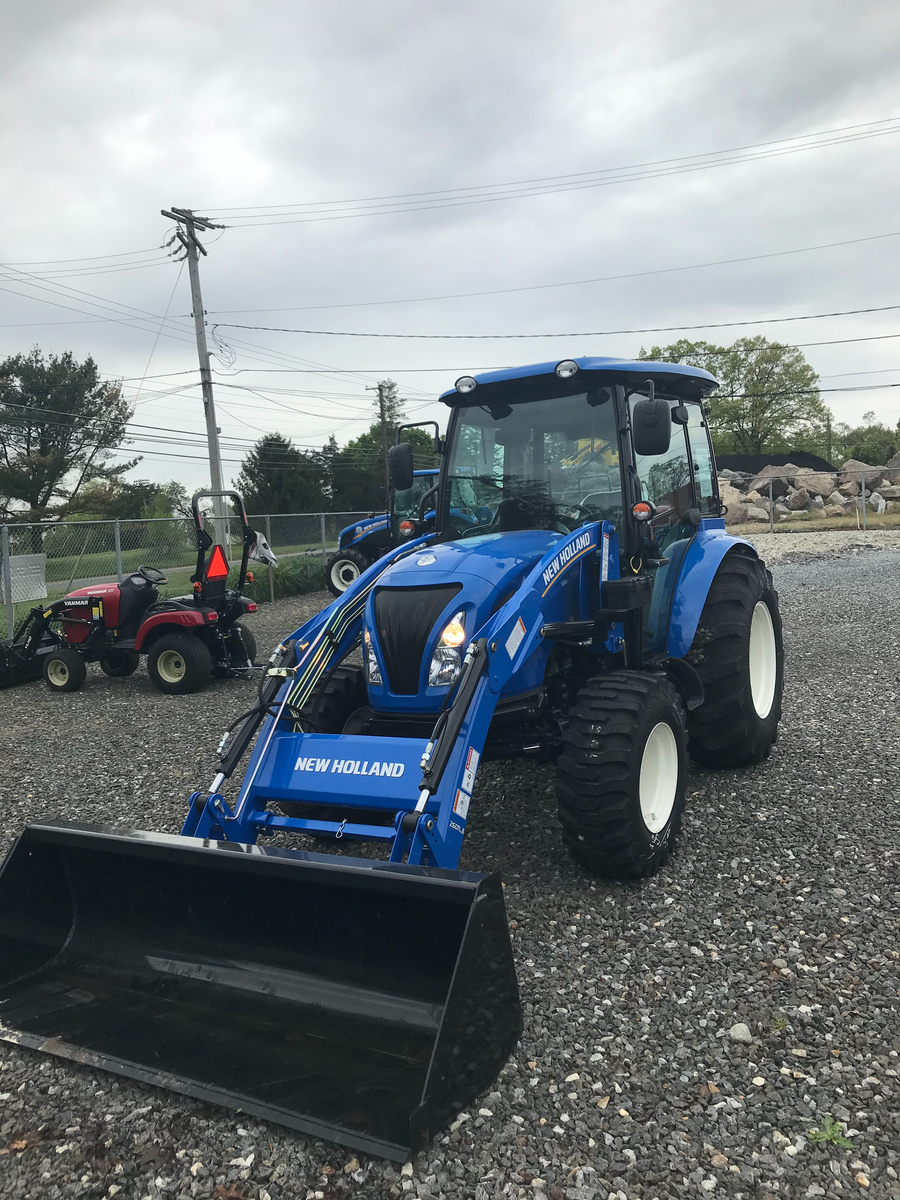 New Holland Boomer 50 Cab Tractor w/260TLA Loader – Peach Country